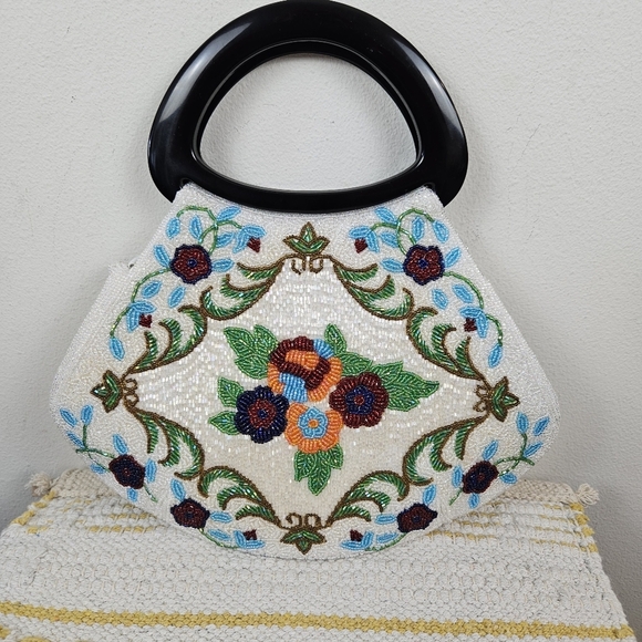 Vintage medium fully beaded bag with plastic grab handles - Picture 1 of 11
